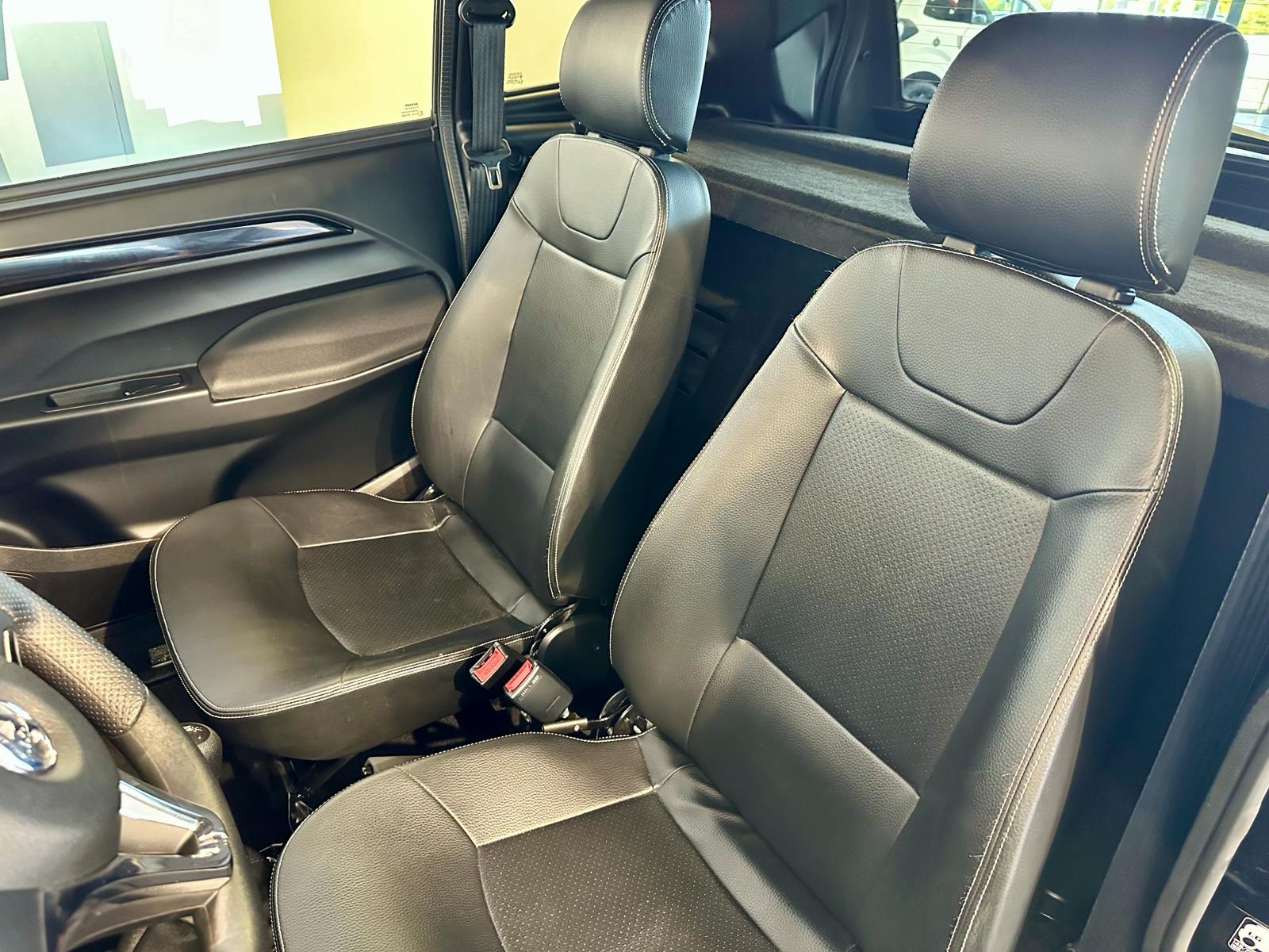 coche sin carnet aixam city sport seminuevo asientos piel